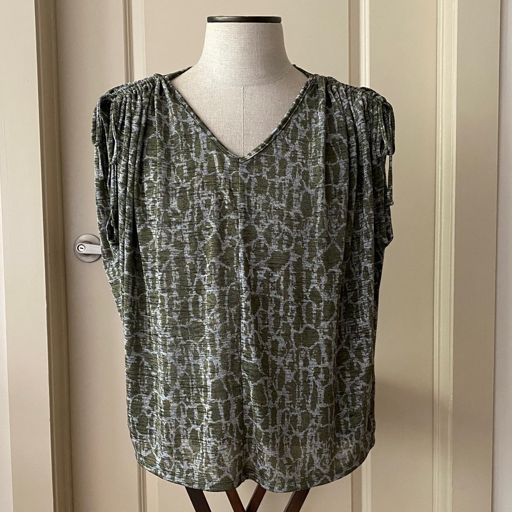 Simply Vera Metallic Animal Print Going Out Top 🐆 Tags Attached